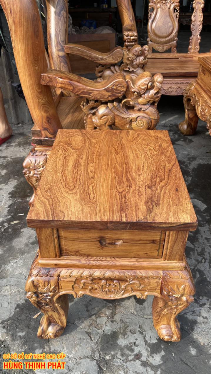 đôn của bộ bàn ghế gỗ Cẩm Lai